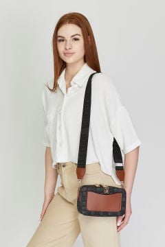 Morpelikan Siyah  Monogram Üç Bölmeli Çarpraz Kolon Askılı Çanta